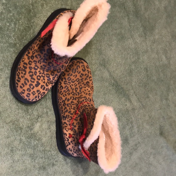 Other - Leopard Print Ugg boots size 5